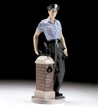 Item #01005960 - On Patrol Lladro