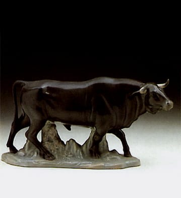 Bull w/Head Up