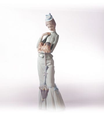 Feeding the Pigeons Lladro - 01005428 - Women Lladro Figurines