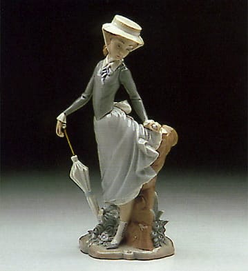 Spring Splendor Lladro - 01005898 - Women Lladro Figurines Spring Splendor Lladro - 01005898 - Women Lladro Figurines
