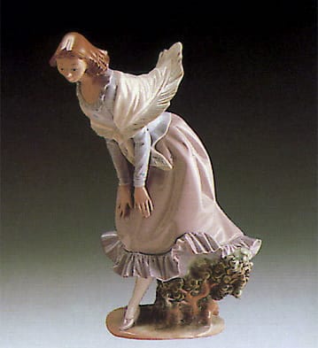 LLADROリアドロ『Feeding The Pigeons』01005428 Feeding the Pigeons Lladro - 01005428 - Women Lladro Figurines