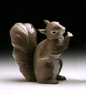 Festive Squirrel III Lladro - 01008165 - Animals Lladro Figurines